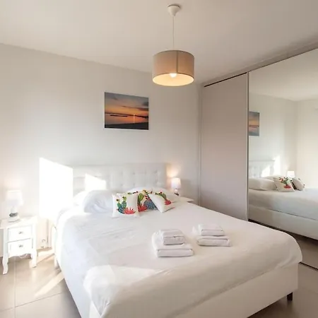 L8 Calm, Panoramic Sea View Withterrace, Parking & Ac Apartment *